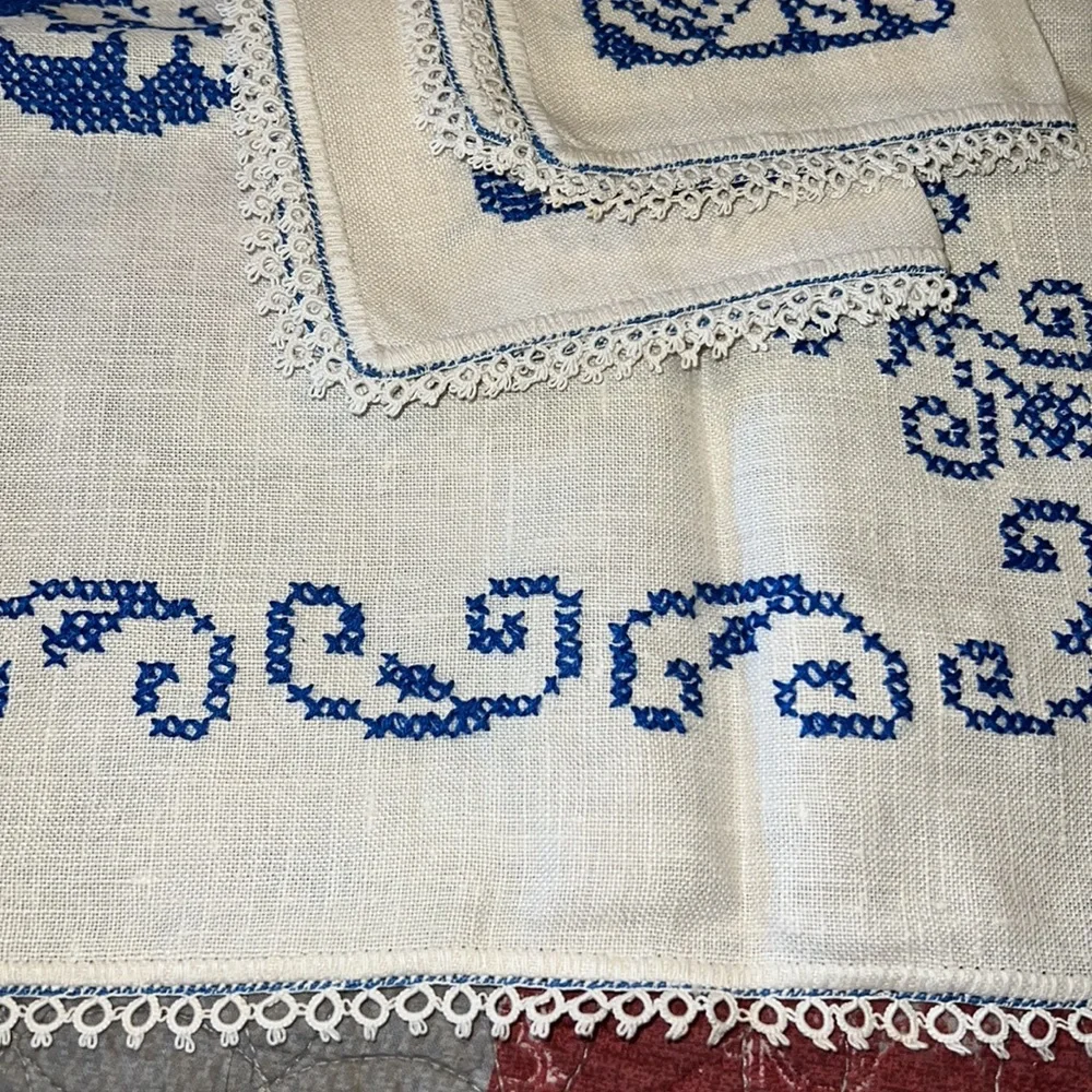 Cross stitch vintage tablecloth & napkins luncheon bridge set